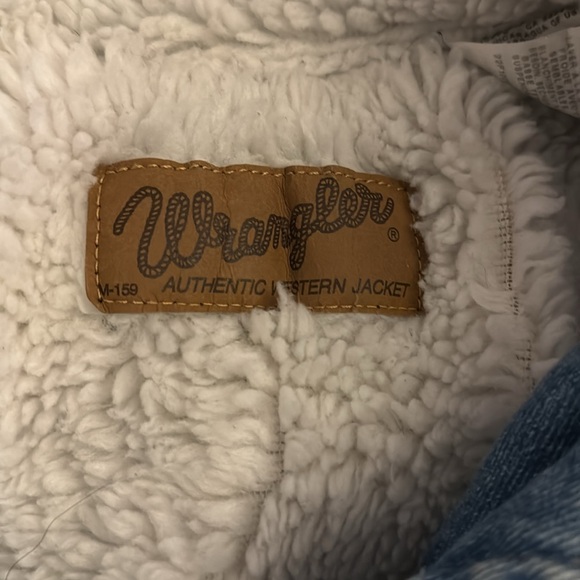 Women’s wrangler jean jacket - Picture 2 of 6